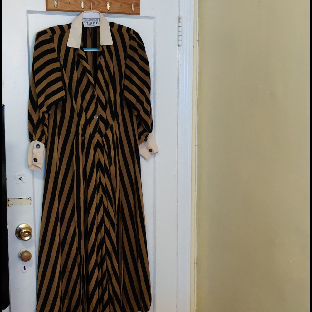 Dress - Picture 4 of 4